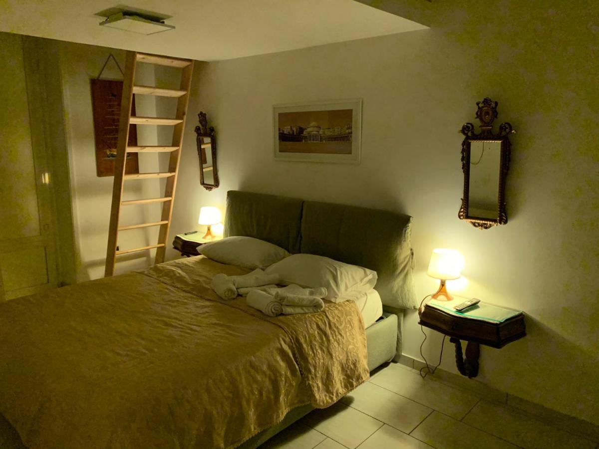 La Casa Di Hoby Lägenhet Neapel Exteriör bild